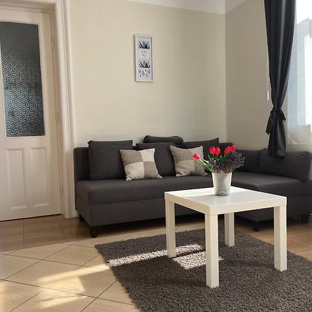 Idill Apartmanház B&B Tiszafüred Esterno foto