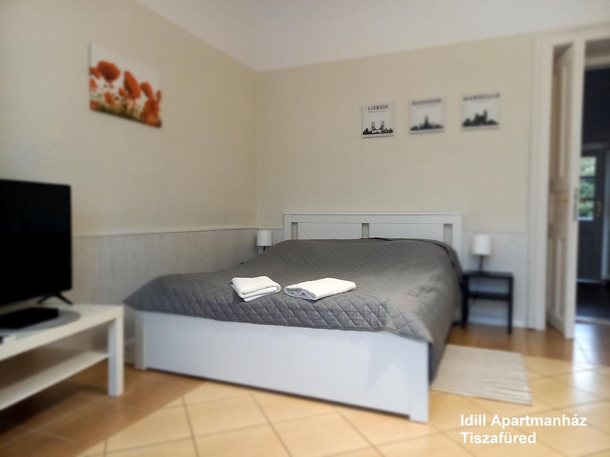 Idill Apartmanház B&B Tiszafüred Esterno foto