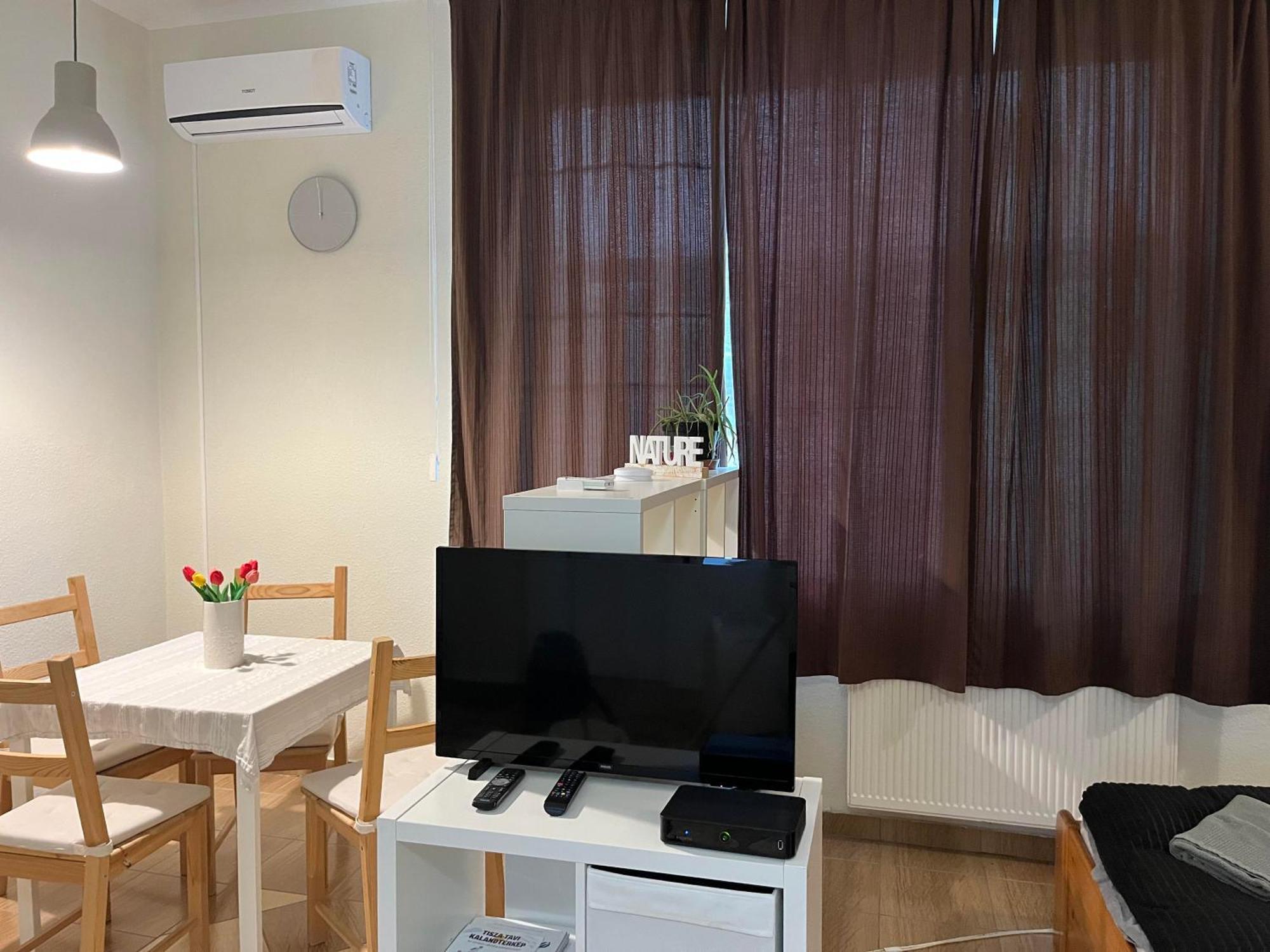 Idill Apartmanház B&B Tiszafüred Esterno foto
