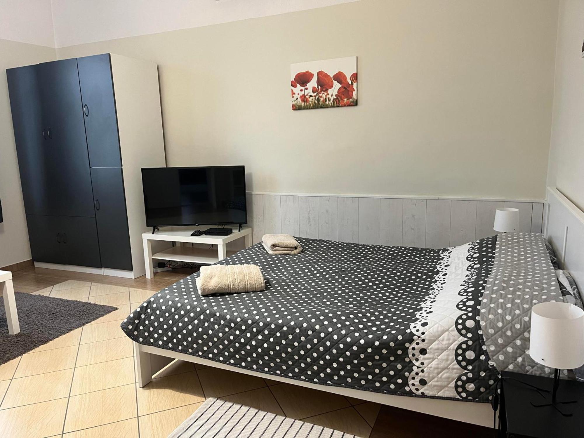 Idill Apartmanház B&B Tiszafüred Esterno foto