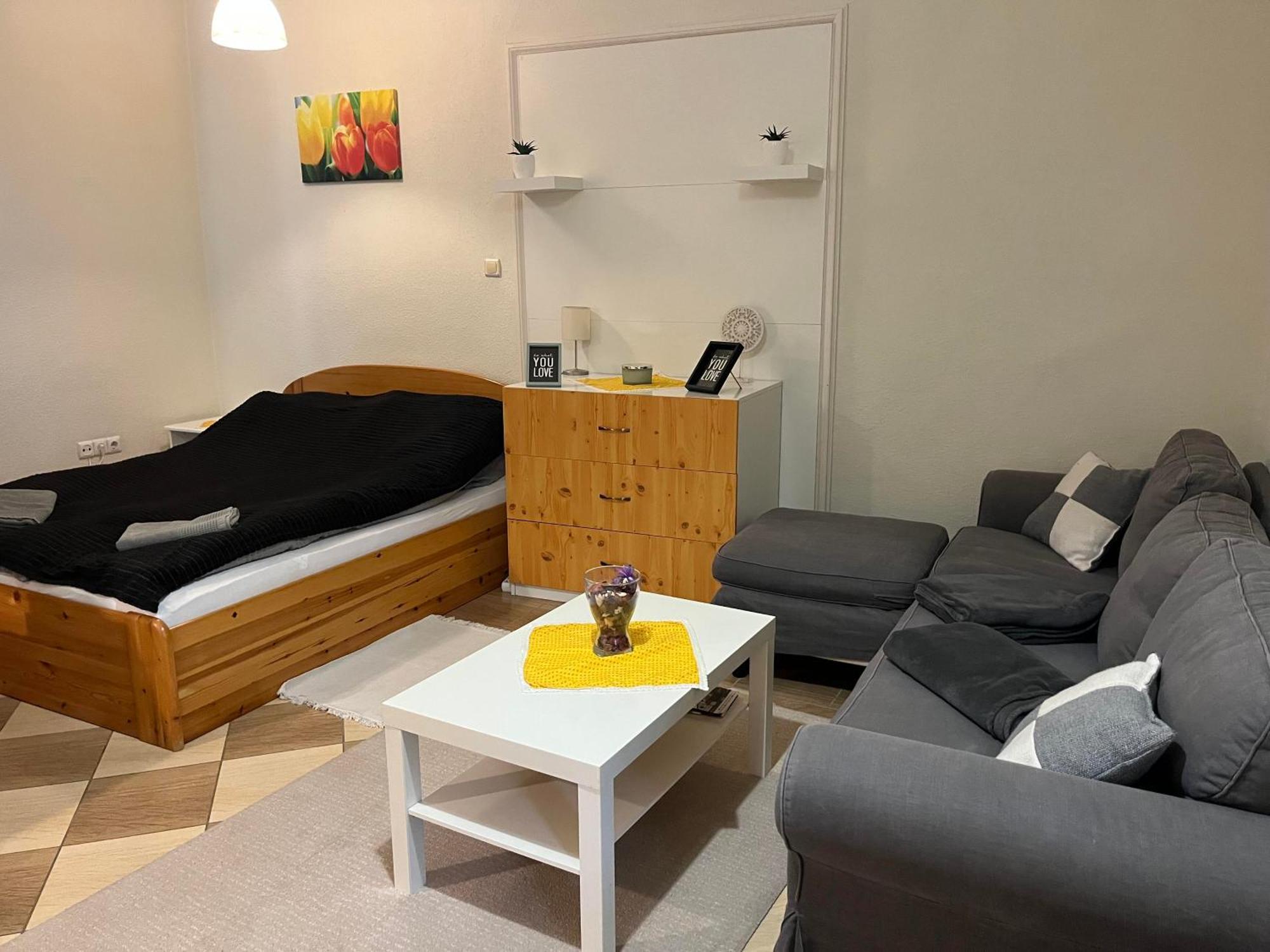 Idill Apartmanház B&B Tiszafüred Esterno foto
