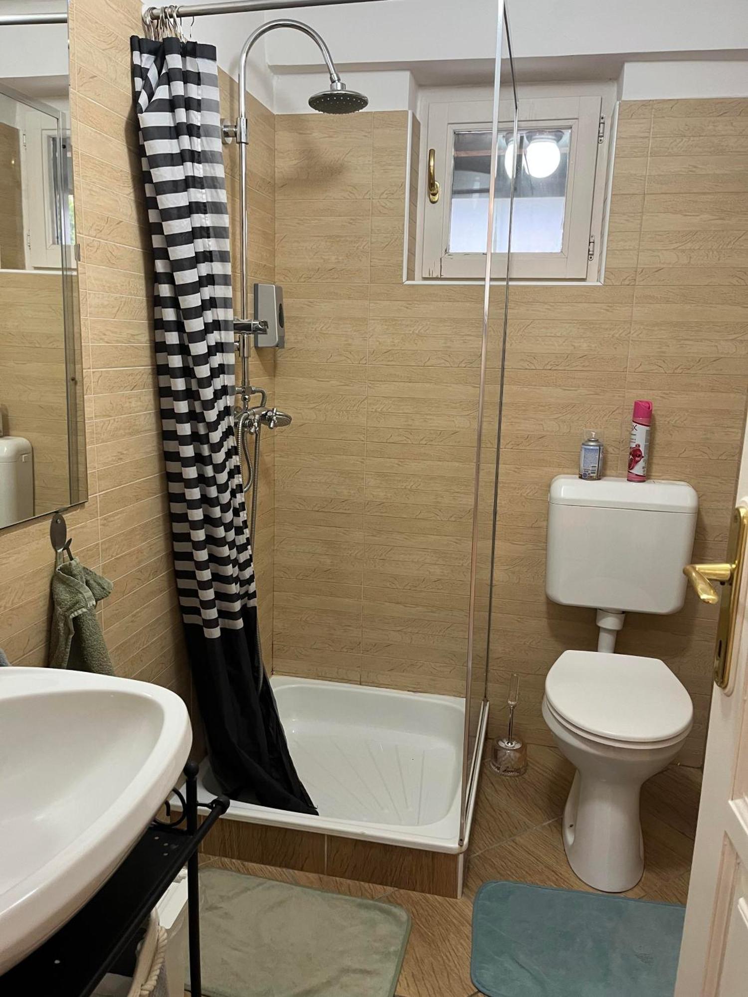 Idill Apartmanház B&B Tiszafüred Esterno foto