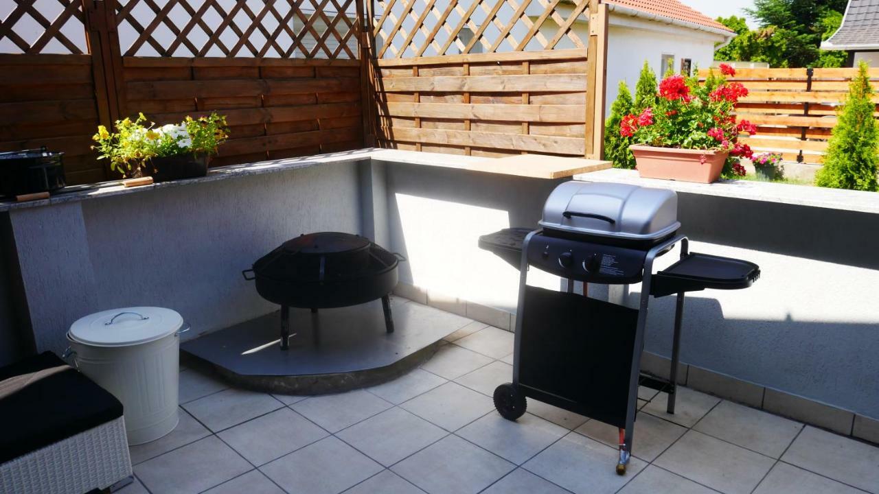 Idill Apartmanház B&B Tiszafüred Esterno foto